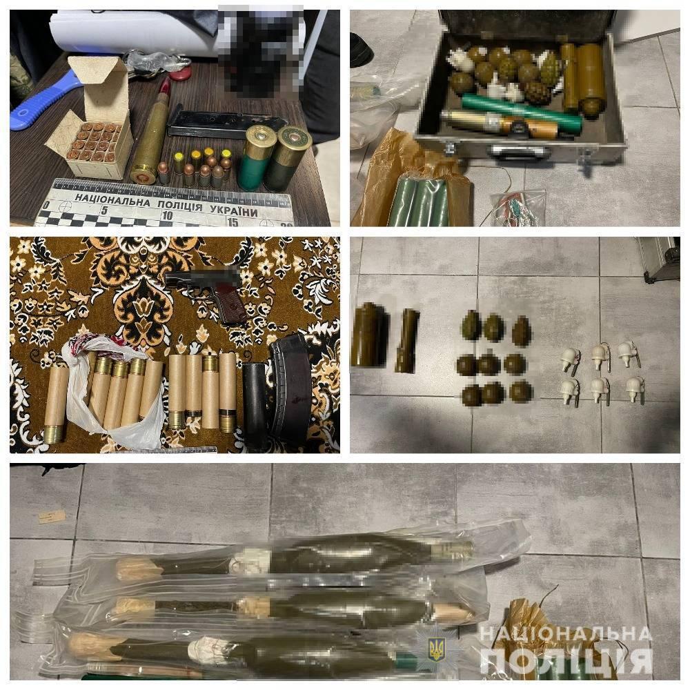 У Києві у водія в машині знайшли цілий арсенал зброї та боєприпасів. Фото