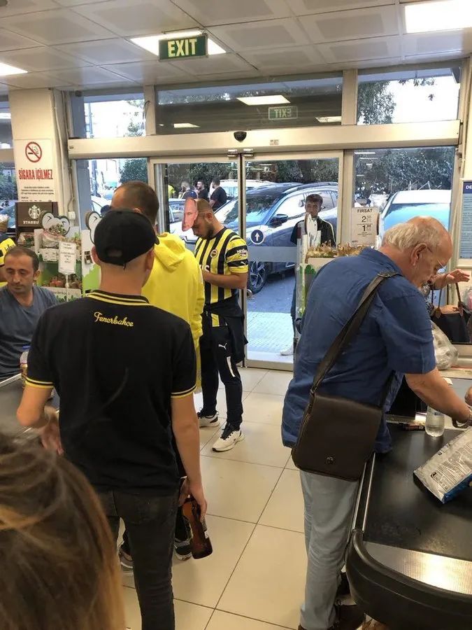 Турки влаштували проросійську провокацію перед матчем ’’Динамо’’ у Лізі Європи. Фотофакт dqxikeidqxidqrant