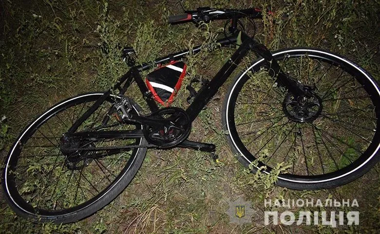 У Києві легковик збив на смерть велосипедиста, який несподівано виїхав на дорогу dqxikeidqxidqeant