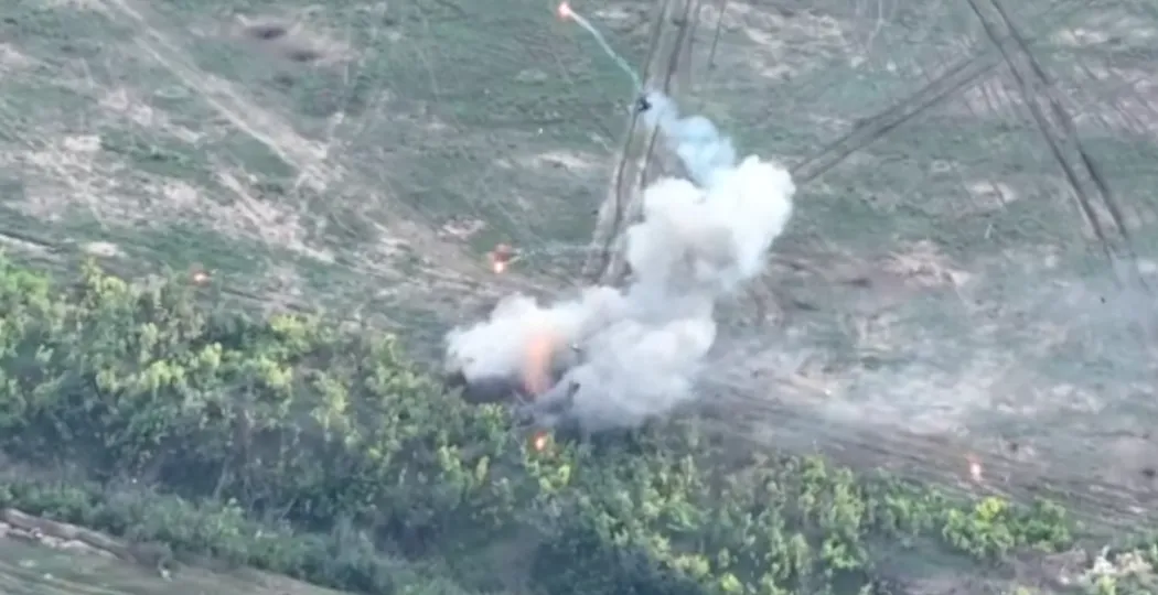 Підкріплення не доїхало: на Херсонщині українські бійці спалили ворожу техніку. Відео