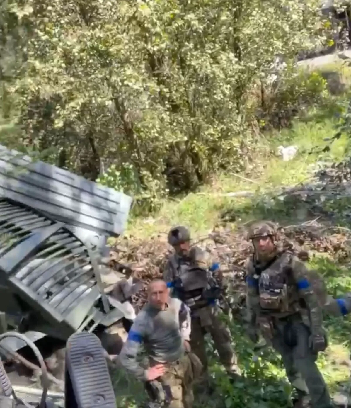 На околицях Балаклії українські військові захопили трофейний ЗРК ’’ТОР М1’’. Відео dqxikeidqxidqrant