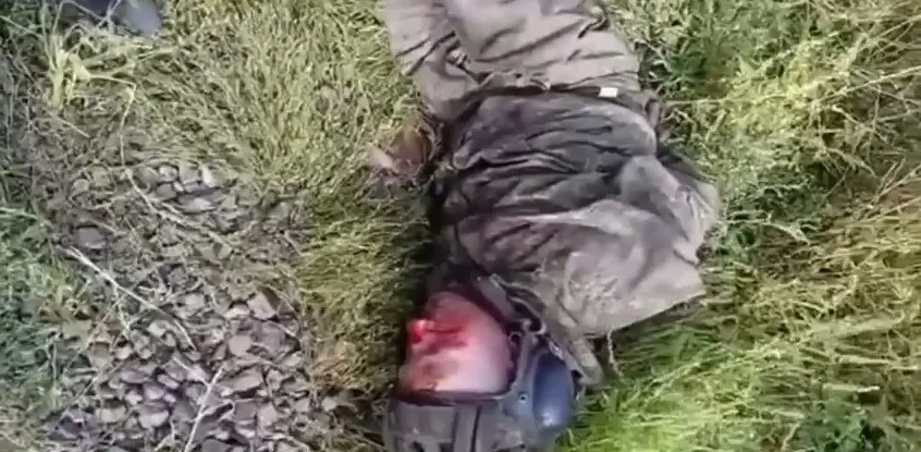 ЗСУ взяли в полон капітана танкової роти окупантів: його витягнули з підбитого танка. Відео