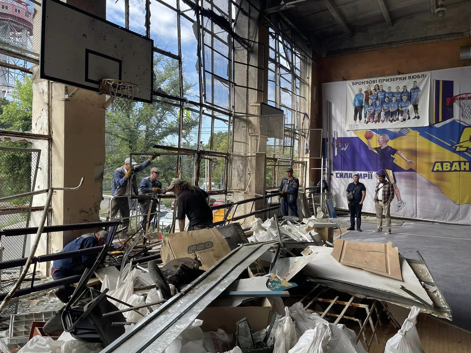 Усик ’’пішов’’ із боксу через війну з Росією. Фотофакт