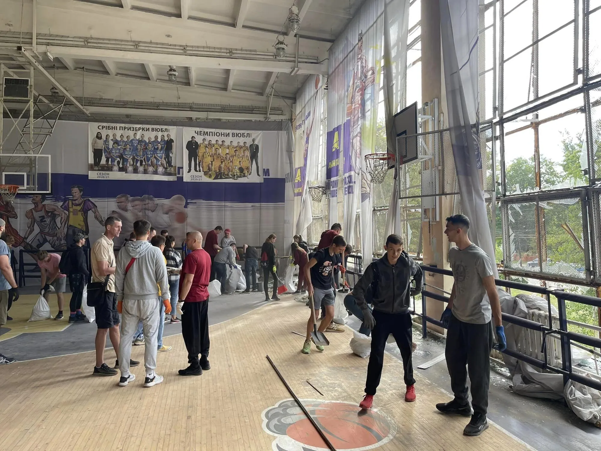 Усик ’’пішов’’ із боксу через війну з Росією. Фотофакт