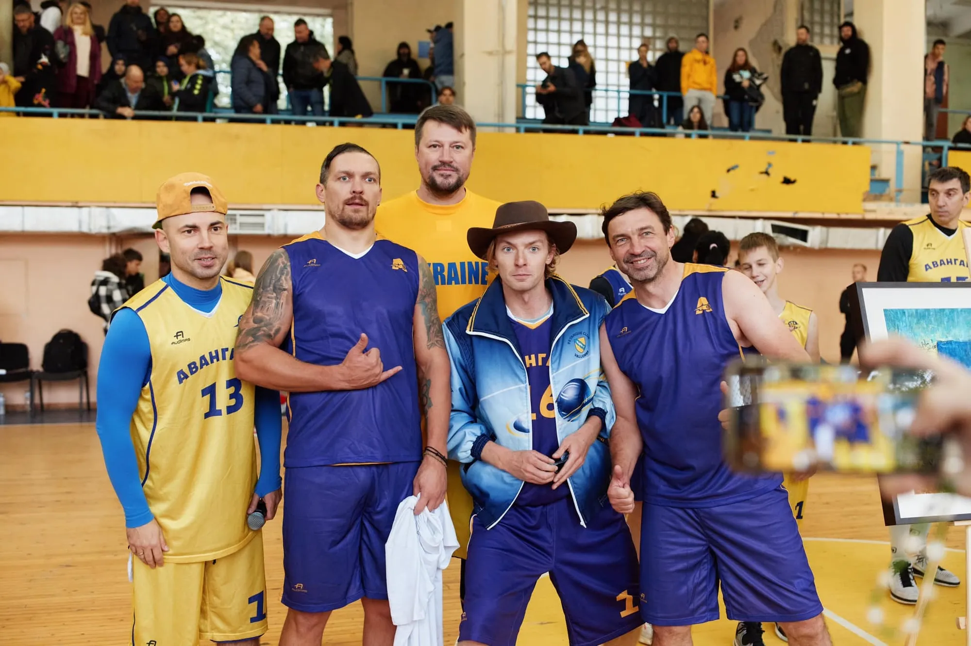 Усик ’’ушел’’ из бокса из-за войны с Россией. Фотофакт