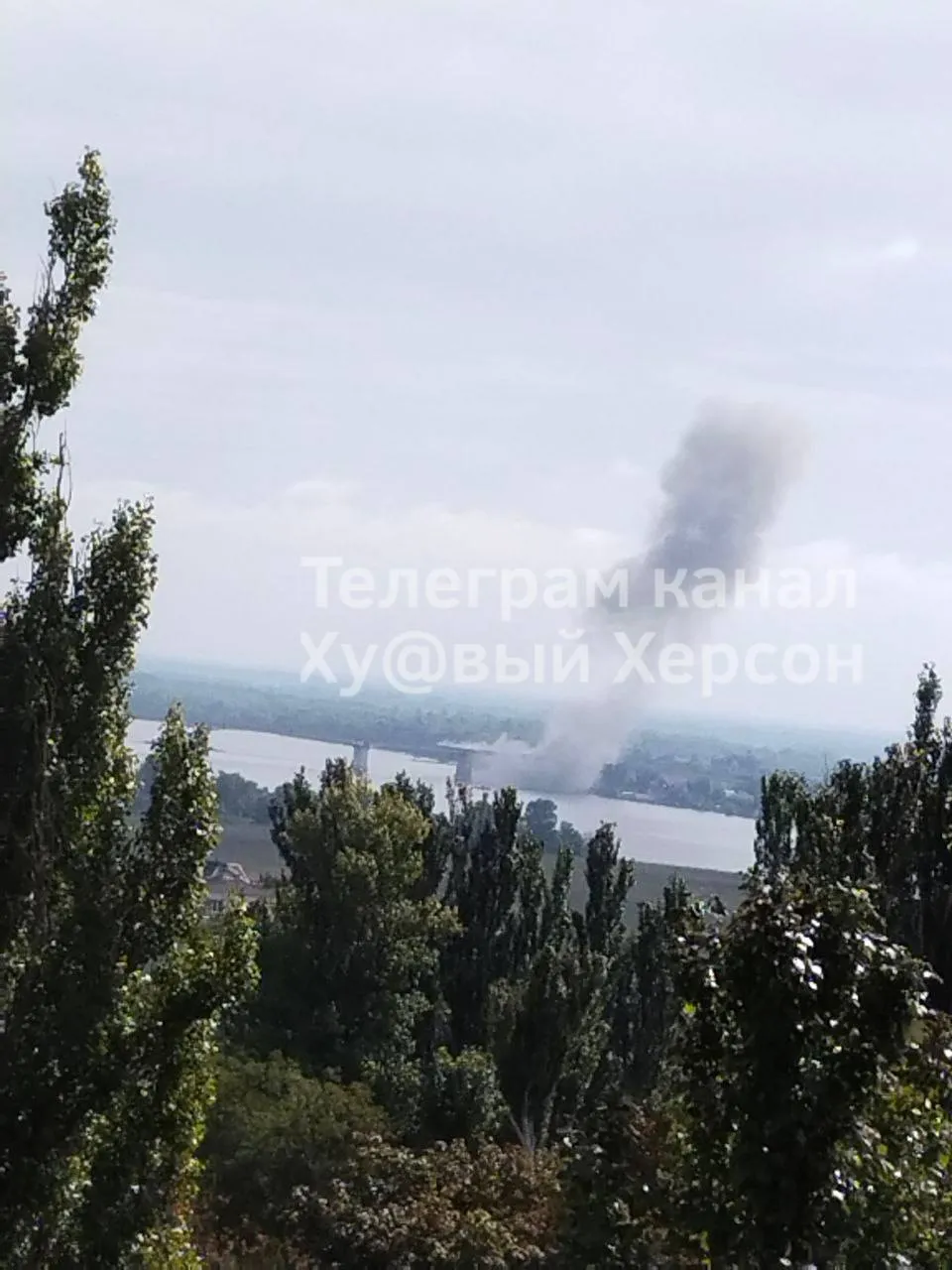 В оккупированном Херсоне снова ’’хлопок’’: есть попадание в район Антоновского моста. Фото