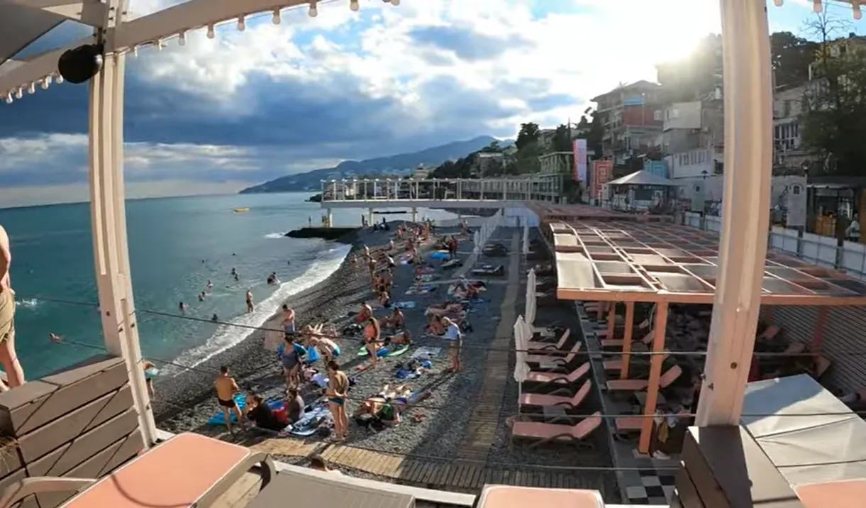 В Крыму провалился бархатный сезон: туристы боятся ’’хлопка’’ и разрушения моста