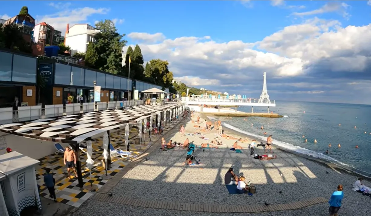 В Крыму провалился бархатный сезон: туристы боятся ’’хлопка’’ и разрушения моста