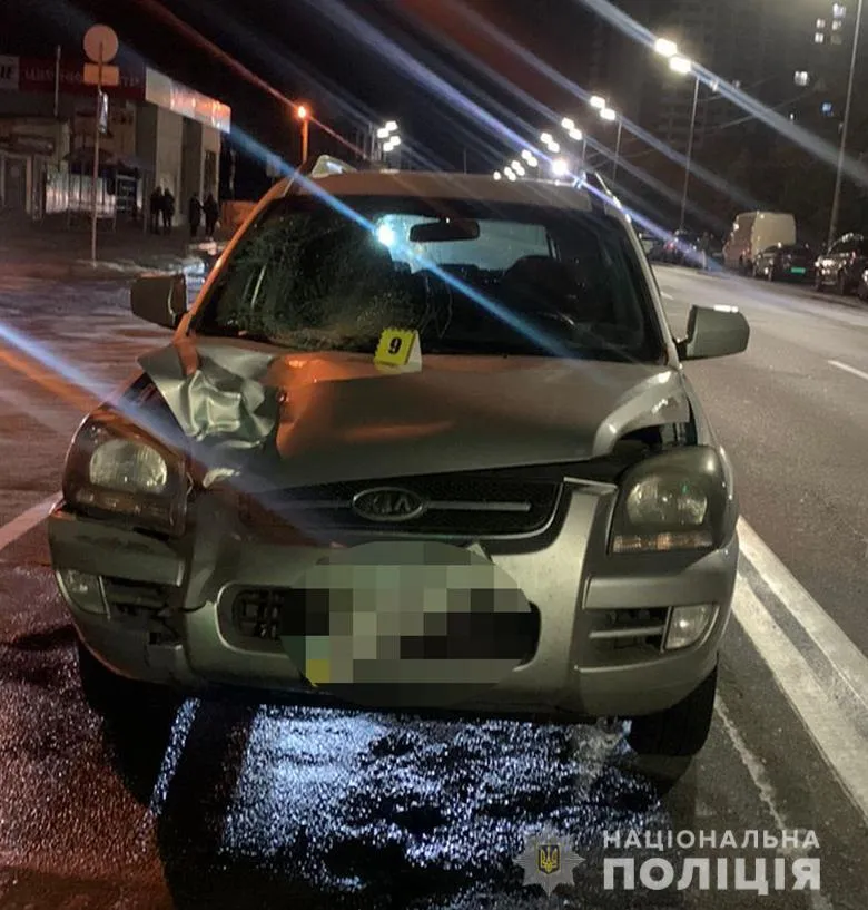 В Киеве легковушка сбила насмерть пешехода: перебегала дорогу в неустановленном месте. Фото