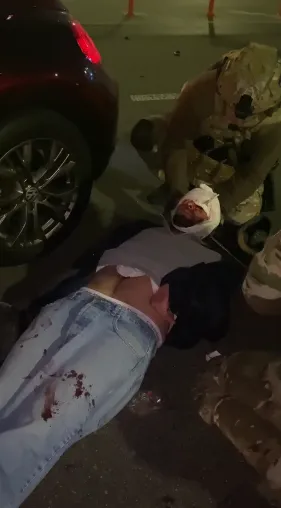 В сети появились возможные кадры с места ДТП с Зеленским: пострадавшего водителя забрала скорая. Видео