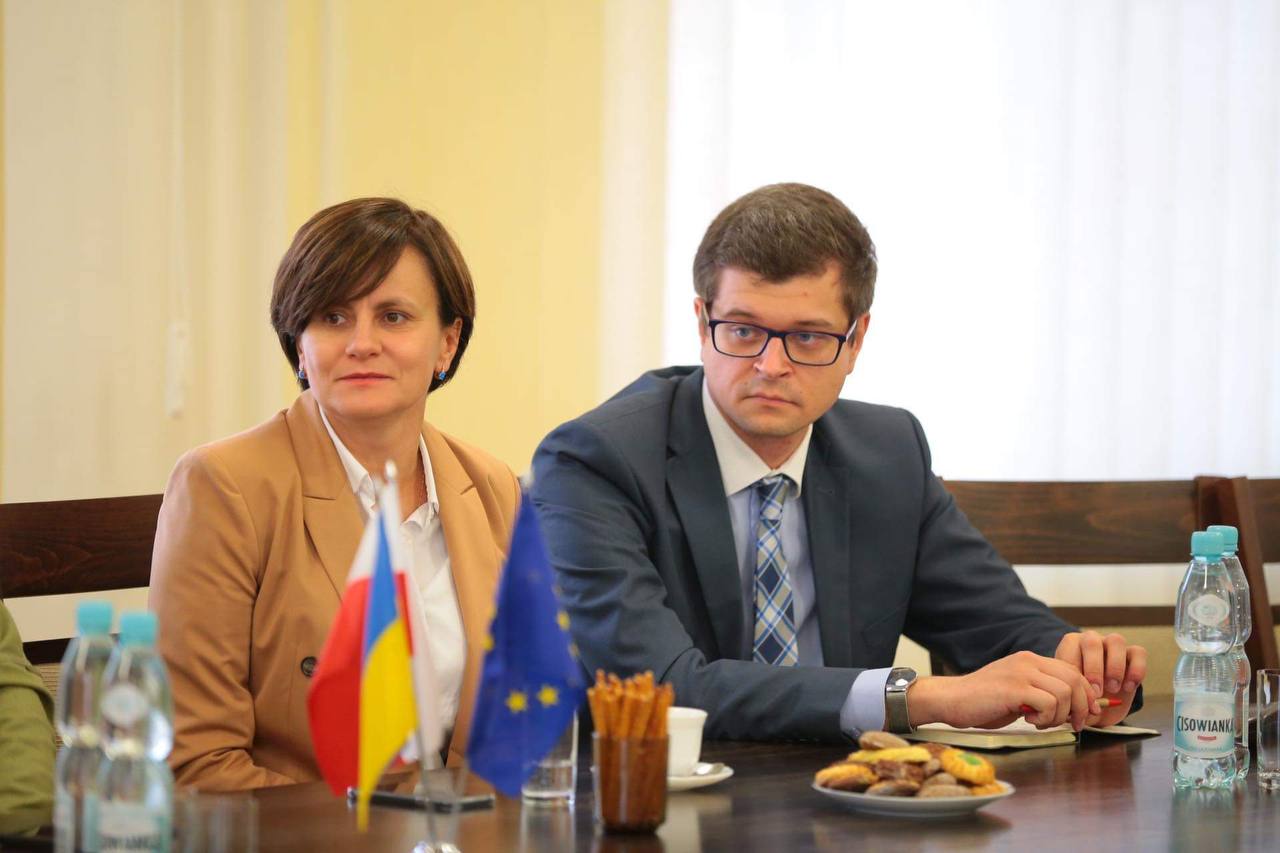 Губернатор області Максим Козицький повідомив, що з наближенням холодів Львівська область очікує на прибуття близько 100 тисяч вимушених переселенців