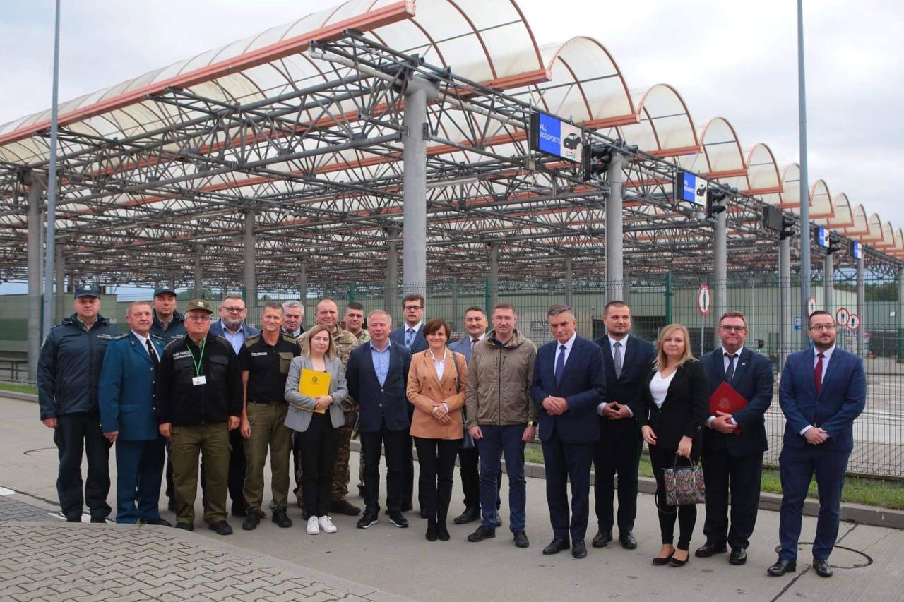 Губернатор області Максим Козицький повідомив, що з наближенням холодів Львівська область очікує на прибуття близько 100 тисяч вимушених переселенців