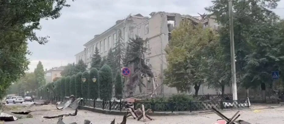 Последствия взрыва в Херсоне dqxikeidqxidqrant