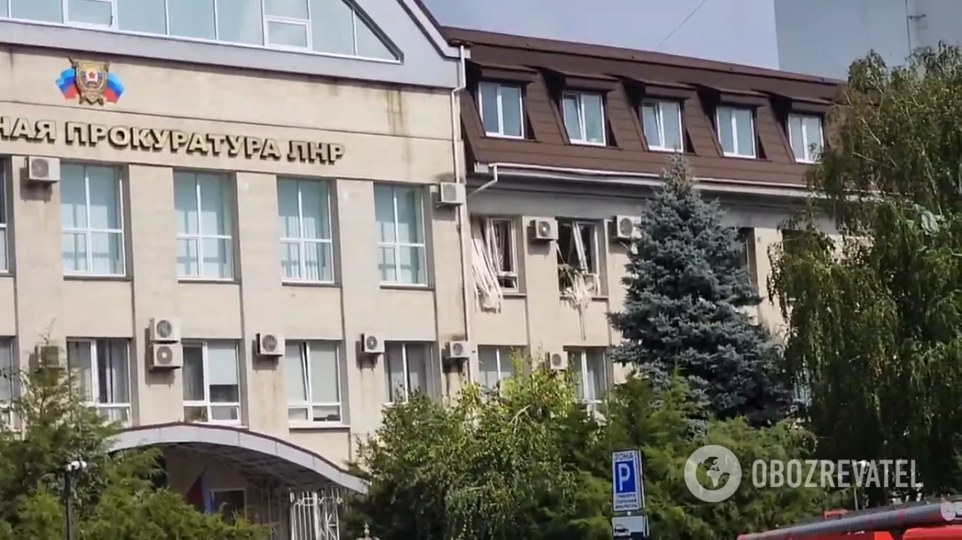 Административное здание в Луганске после хлопка dqxikeidqxidqeant