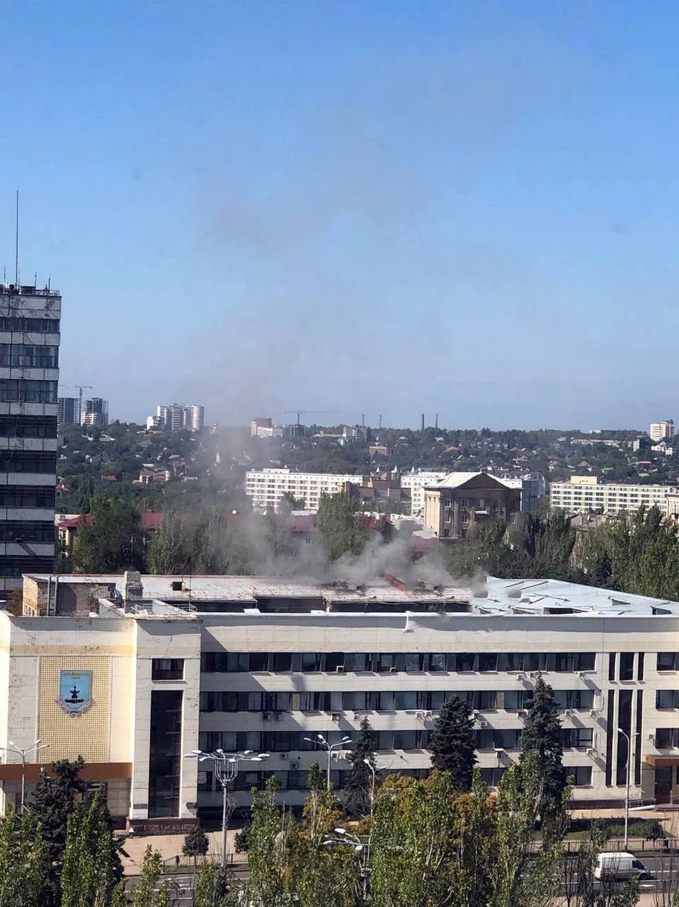 В окупованому Донецьку заявили про приліт по ’’адміністрації’’ одного з районів. Фото і відео dqxikeidqxidqrant