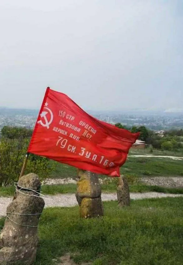 Війська РФ розбили кам’яні половецькі баби біля Ізюму, які вистояли тисячу років. Фото