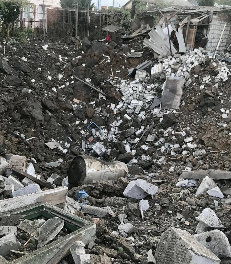 Рашисты обстреляли Николаев. Одна из ракет попала во двор частного дома, - Сенкевич 02