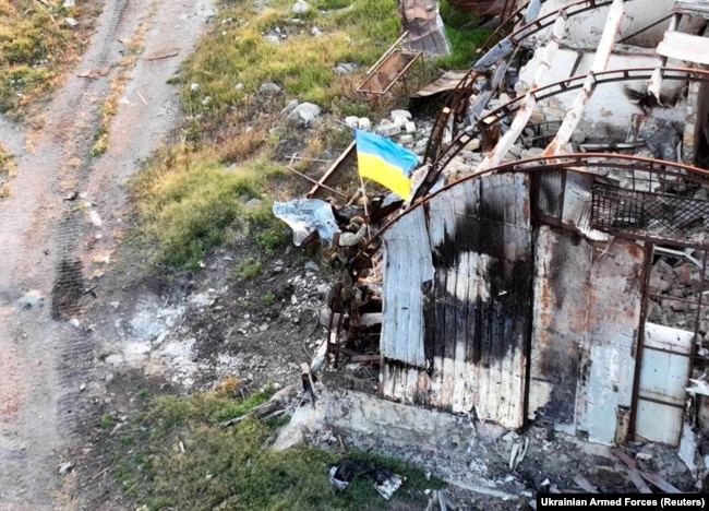 Україна, острів Зміїний, український прапор на острові, 7 липня 2022