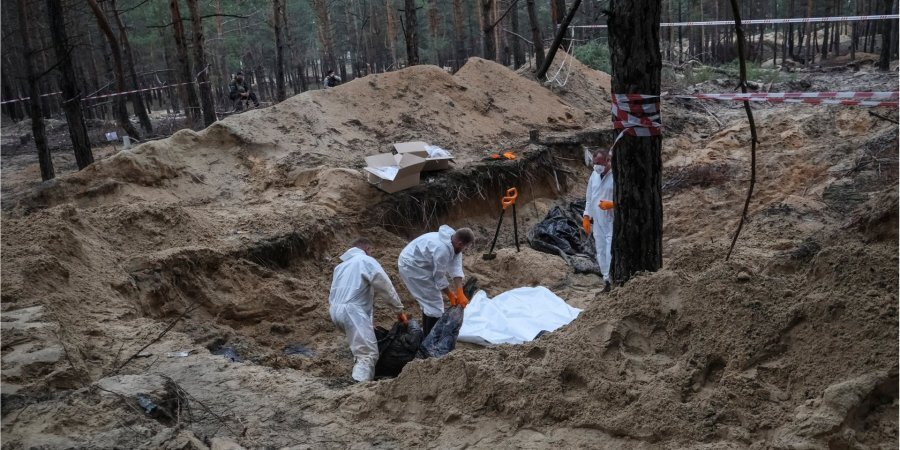 эксгумация убитых русским в Изюме