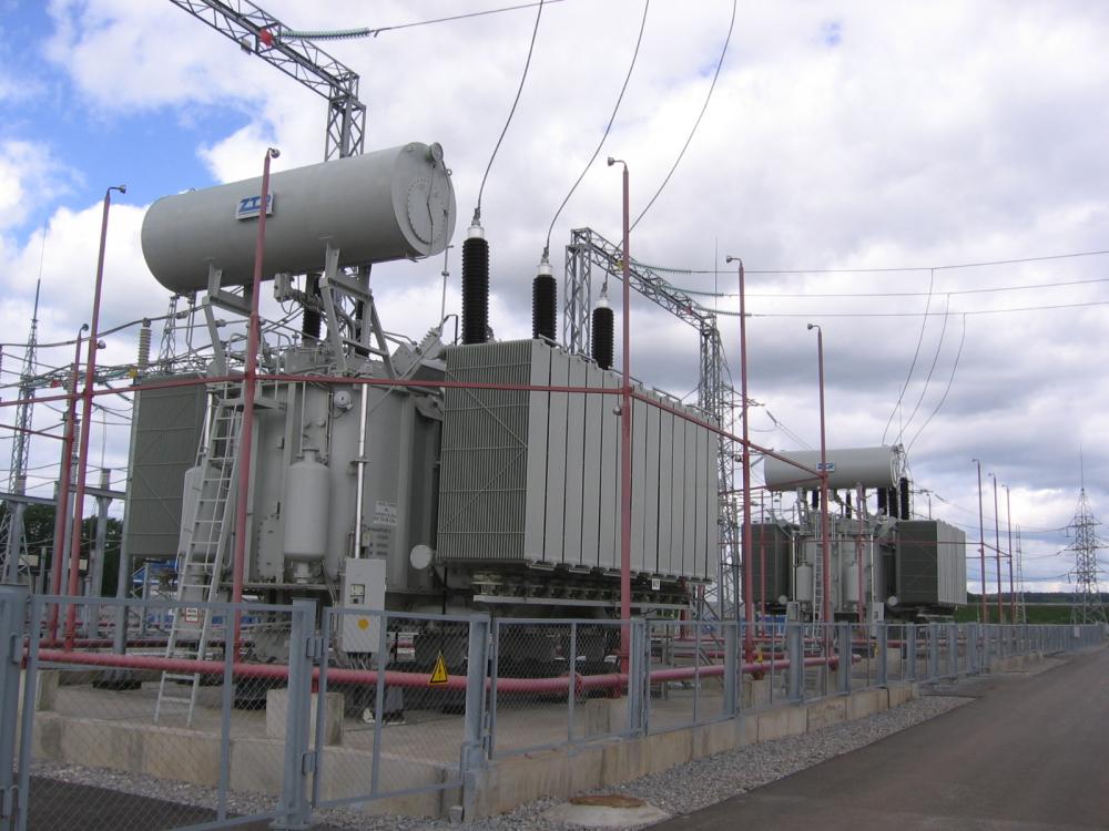 Подобные силовые трансформаторы стоят миллионы гривен.