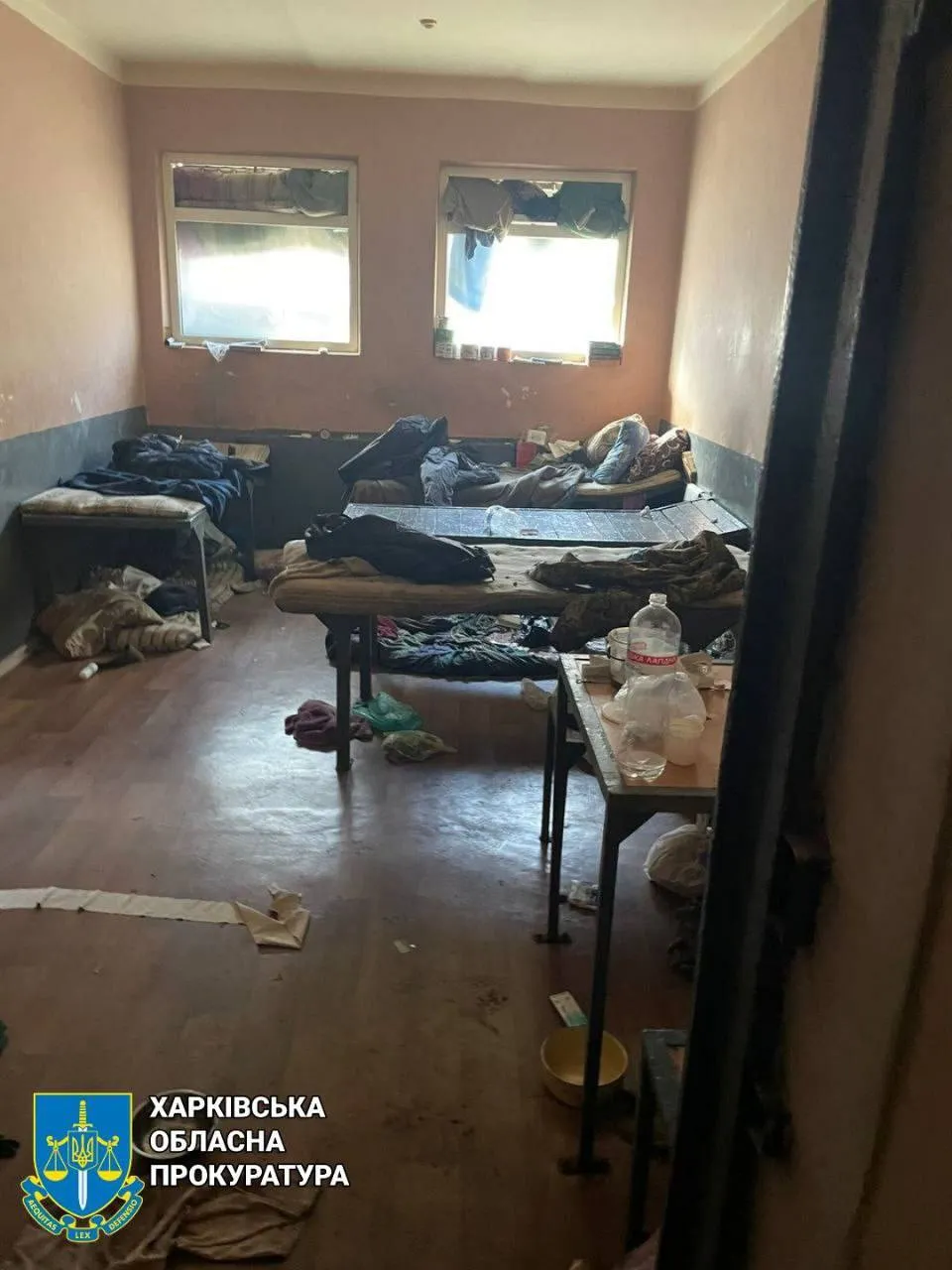 На Харківщині знайшли чергову катівню: окупанти знущалися над людьми у відділку поліції. Фото