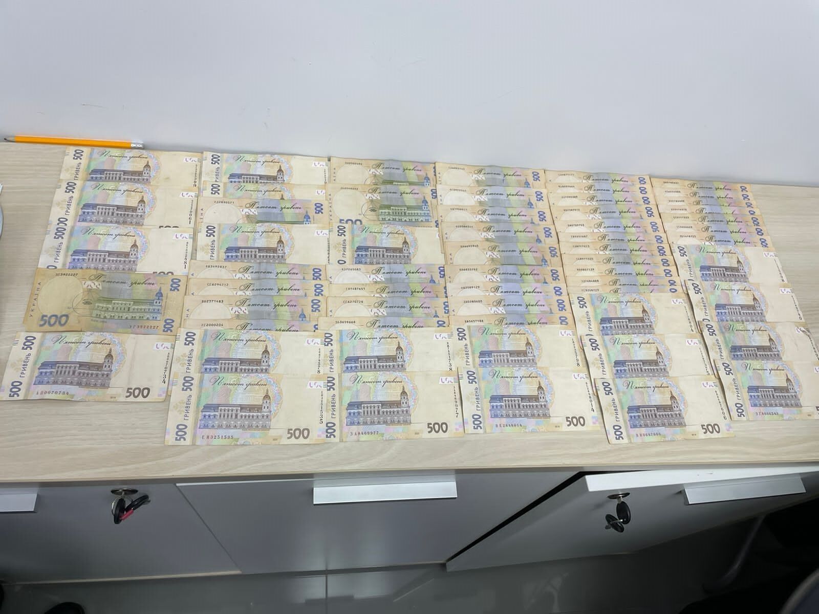 На Київщині під час отримання хабаря затримали керівника комунального підприємства. Фото