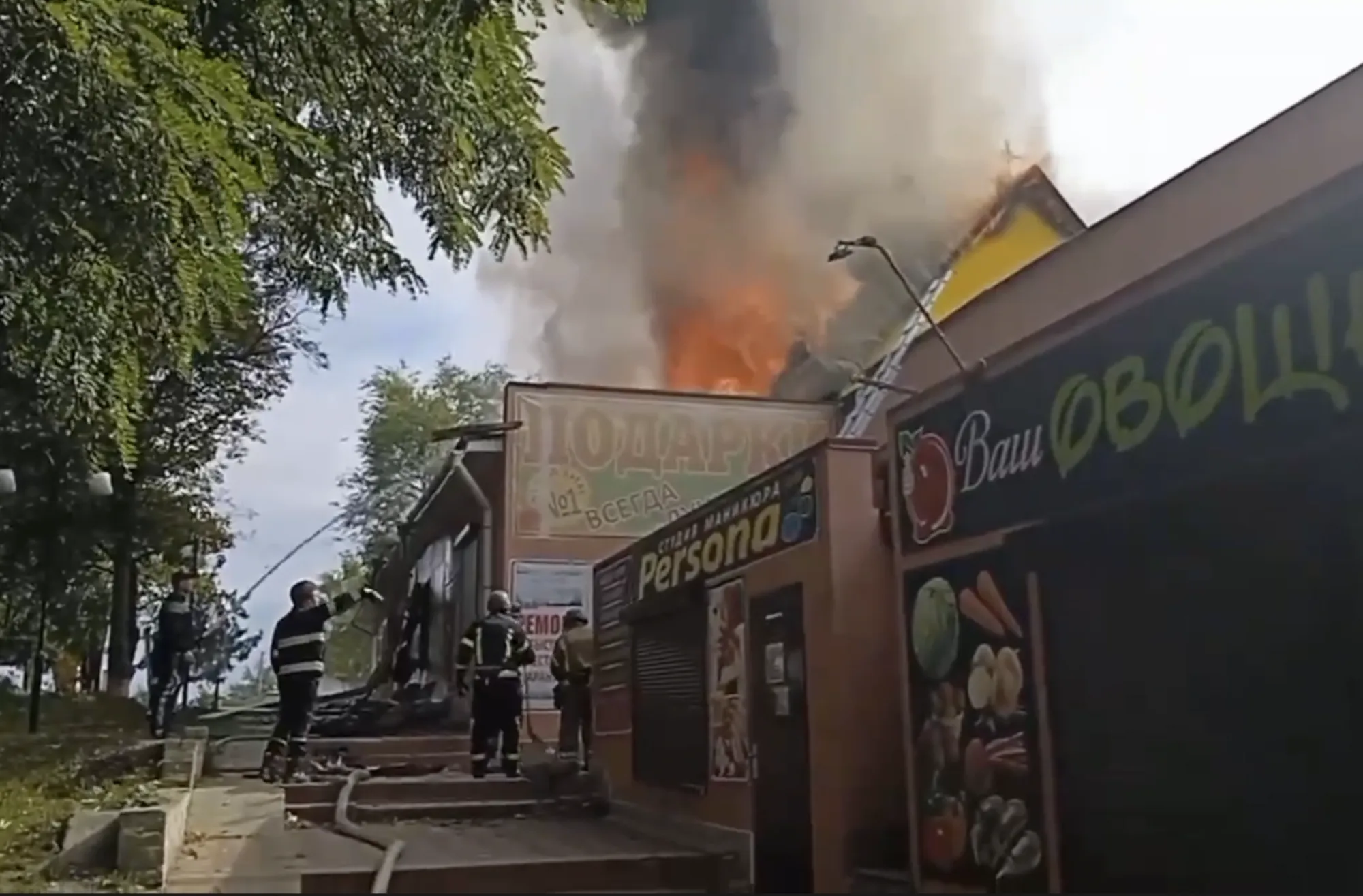 Війська РФ завдали удару по деокупованому Куп’янську: горіли церковна школа і крамниця. Відео dqxikeidqxidqrant