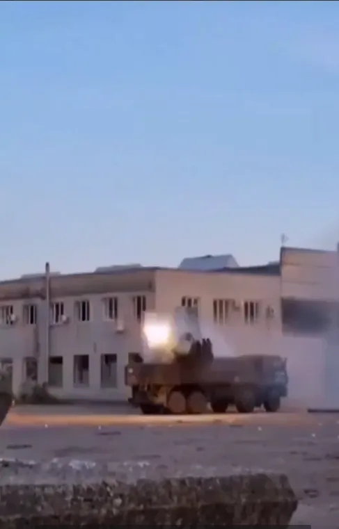 Російський ’’Панцир’’ влаштував окупантам ’’дружній вогонь’’: епічне відео