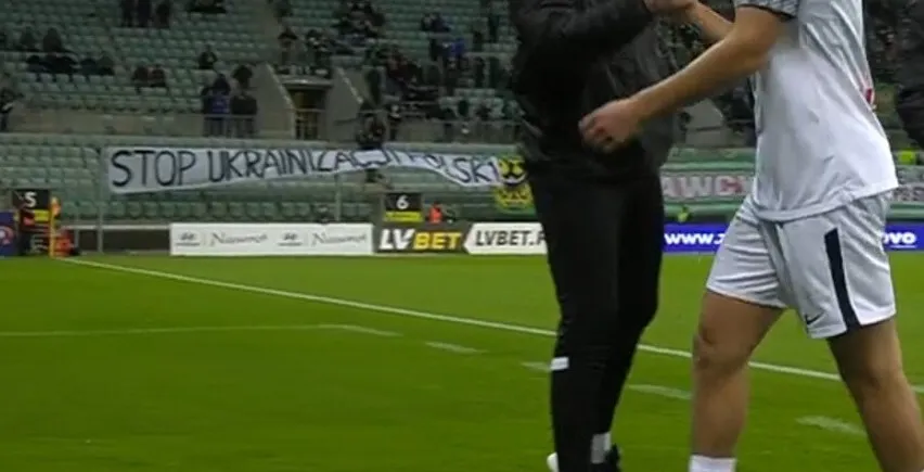 Ультрас в Польше устроили акцию протеста против Украины. Фотофакт dqxikeidqxidqrant