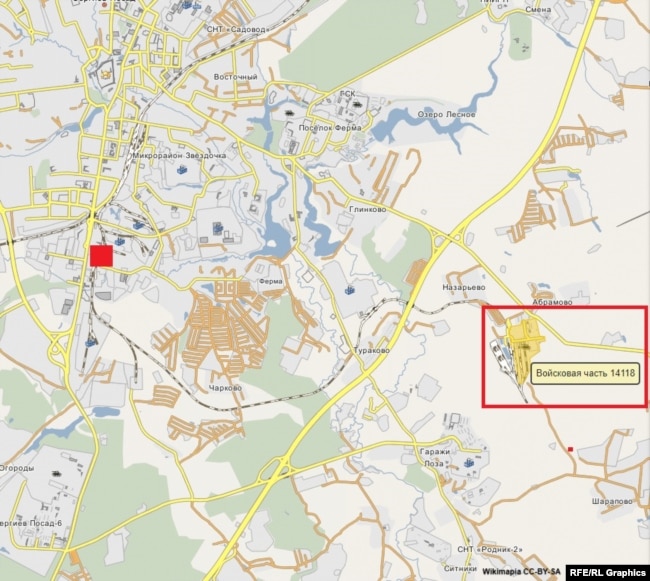 Красный квадрат слева – это место, где на видео попал «атомный поезд». В красном прямоугольнике – военная часть 14118, откуда он пошел