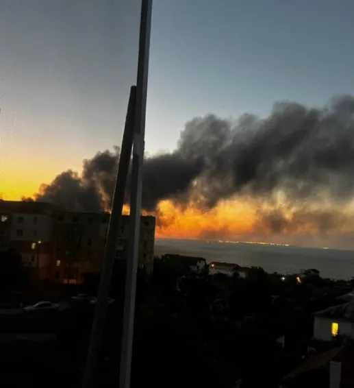 Горит Крымский мост