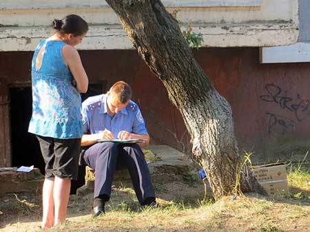 В Івано-Франківську жінка викинула своє новонароджене немовля у підвал В Івано-Франківську жінка викинула своє новонароджене немовля у підвал