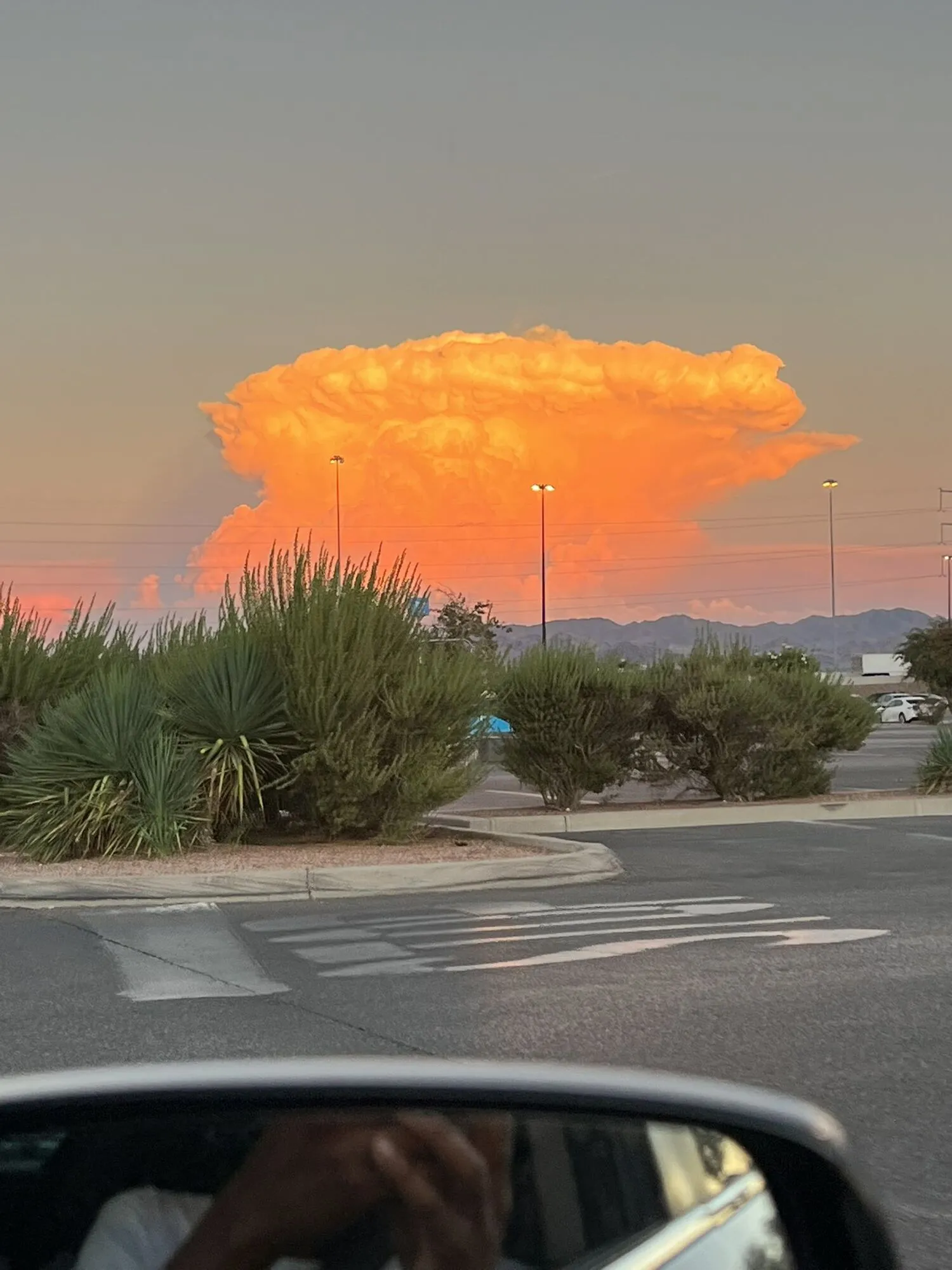 В Лас-Вегасе облако в виде "ядерного гриба" напугало горожан. Фото
