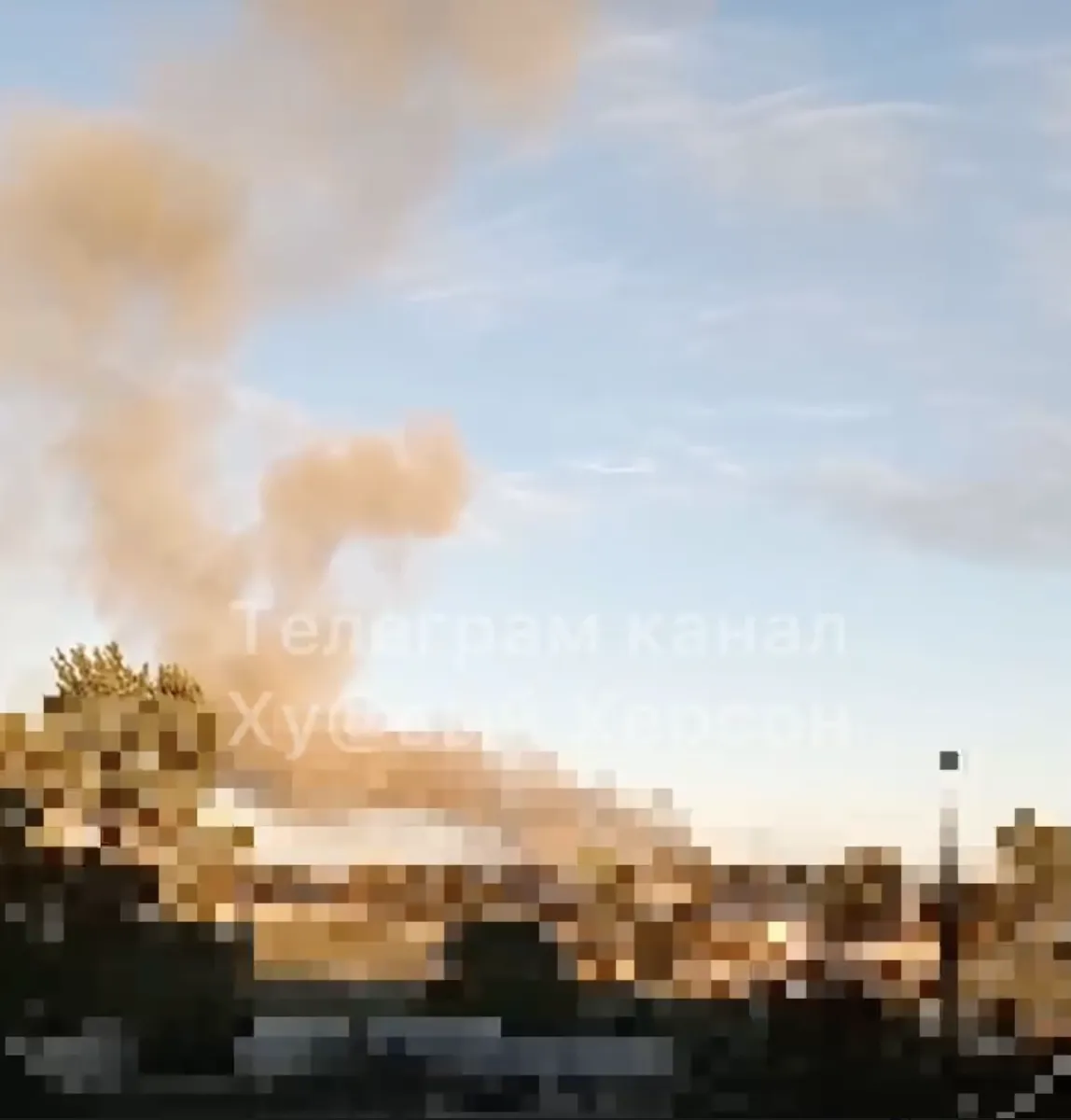 В окупованому Херсоні сталася ’’бавовна’’, піднявся дим. Відео