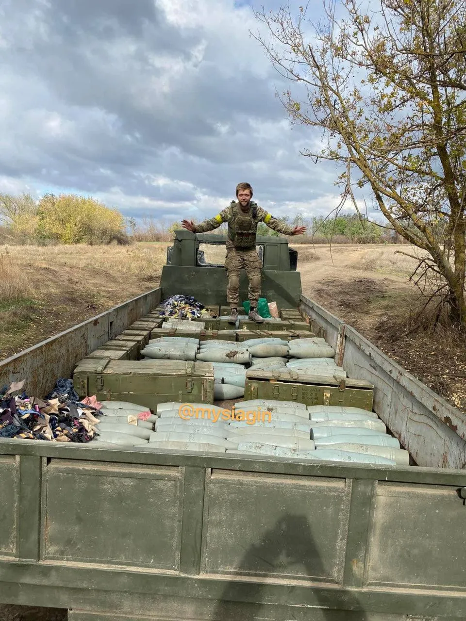 Бійці ЗСУ затрофеїли ворожу гаубицю 2А65 ’’Мста-Б’’ і цілу вантажівку снарядів до неї. Фото