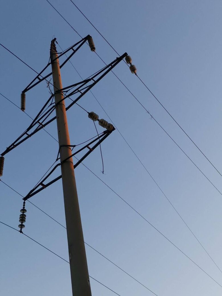 Удар по Запорожью: повреждены многоэтажки, частные дома, учебное заведение и автостоянка 02