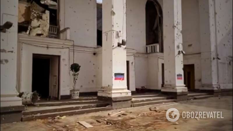 Розбомблений Драмтеатр у Маріуполі