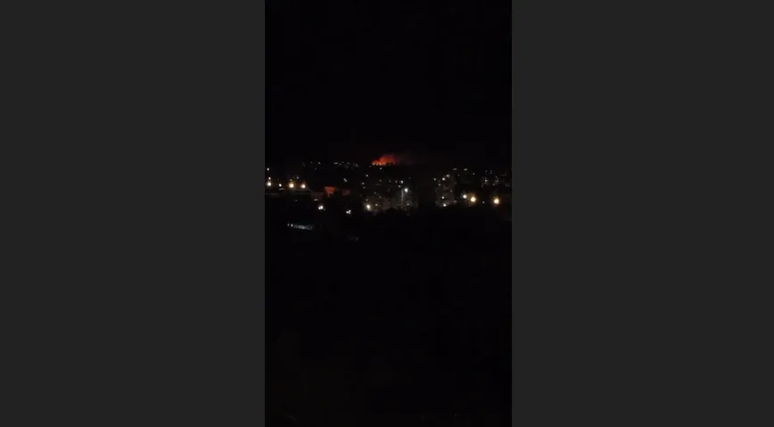 У Бердянську розцвіла ’’бавовна’’: вогонь помітили біля складу боєприпасів військ РФ dqxikeidqxidqeant