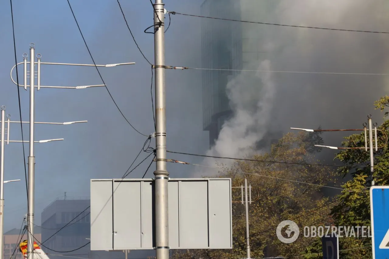 Под завалами многоэтажки остаются люди: новые детали атаки дронов-камикадзе на Киев