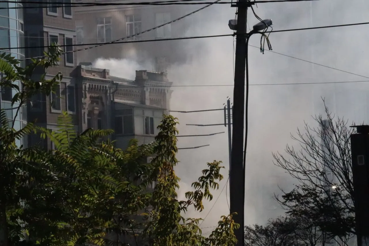 Под завалами многоэтажки нашли тела двух погибших: все подробности атаки дронов-камикадзе на Киев. Фото и видео