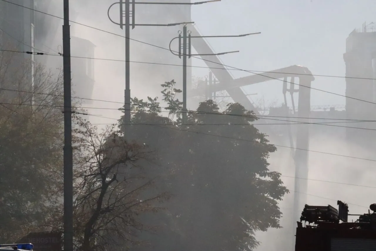 Под завалами многоэтажки нашли тела двух погибших: все подробности атаки дронов-камикадзе на Киев. Фото и видео