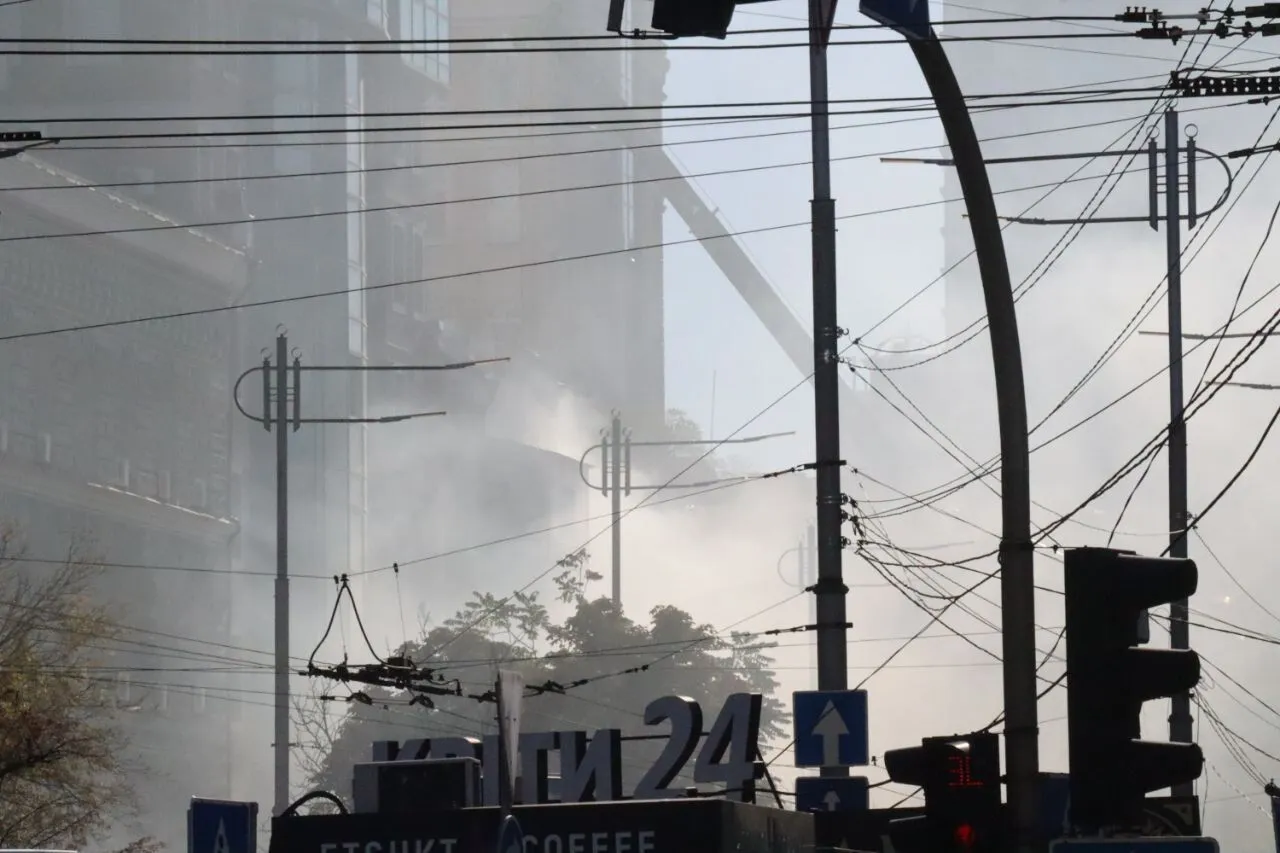 Под завалами многоэтажки нашли тела двух погибших: все подробности атаки дронов-камикадзе на Киев. Фото и видео