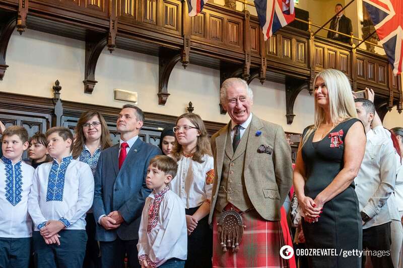 Король Чарльз ІІІ зустрівся з українськими біженцями в Шотландії. Фото