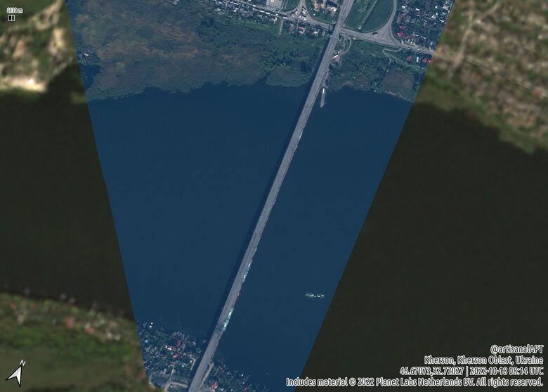 Россияне составили с Антоновского моста импровизированную переправу с барж 01 dqxikeidqxidqeant