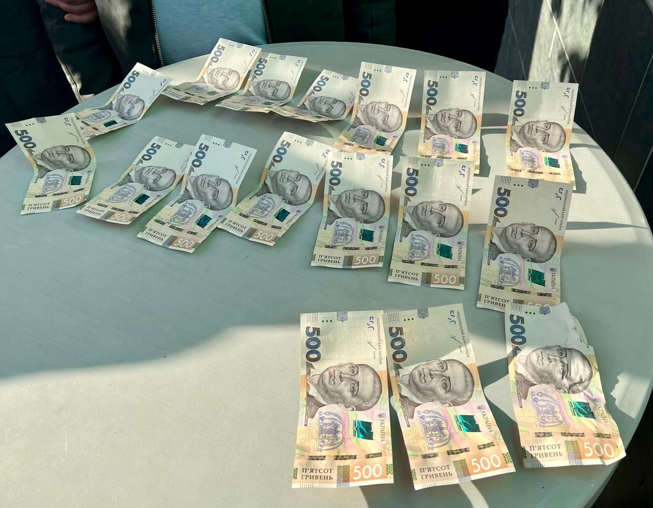 На Закарпатті затримали директора автошколи: він вимагав за складання іспиту 8500 грн. dqxikeidqxidqrant