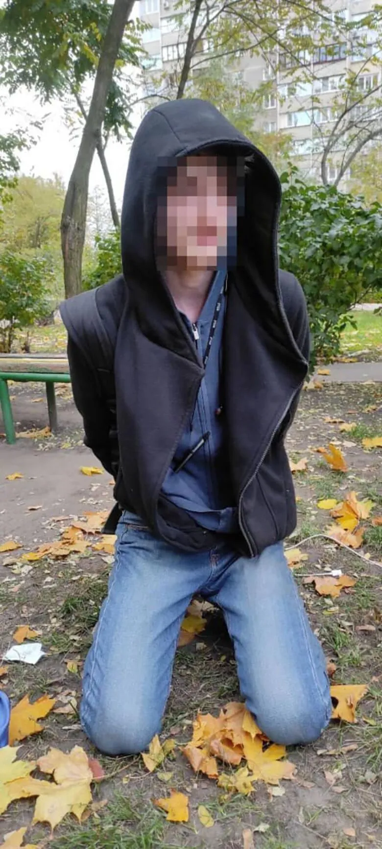 У Києві чоловік під наркотиками влаштував стрілянину з пістолета на вулиці. Фото dqxikeidqxidqrant