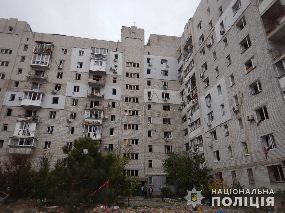У Миколаєві російські ракети потрапили до багатоповерхівок: в одній повністю зруйновано квартиру. Фото і відео
