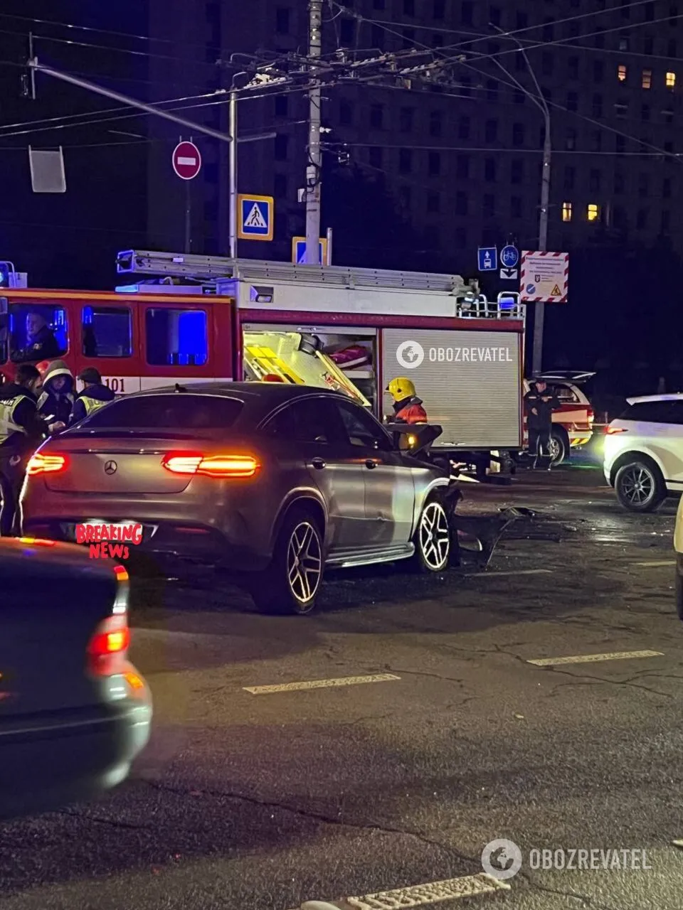 В Киеве на Печерске произошло серьезное ДТП: машины смяло, есть пострадавшие. Фото и видео