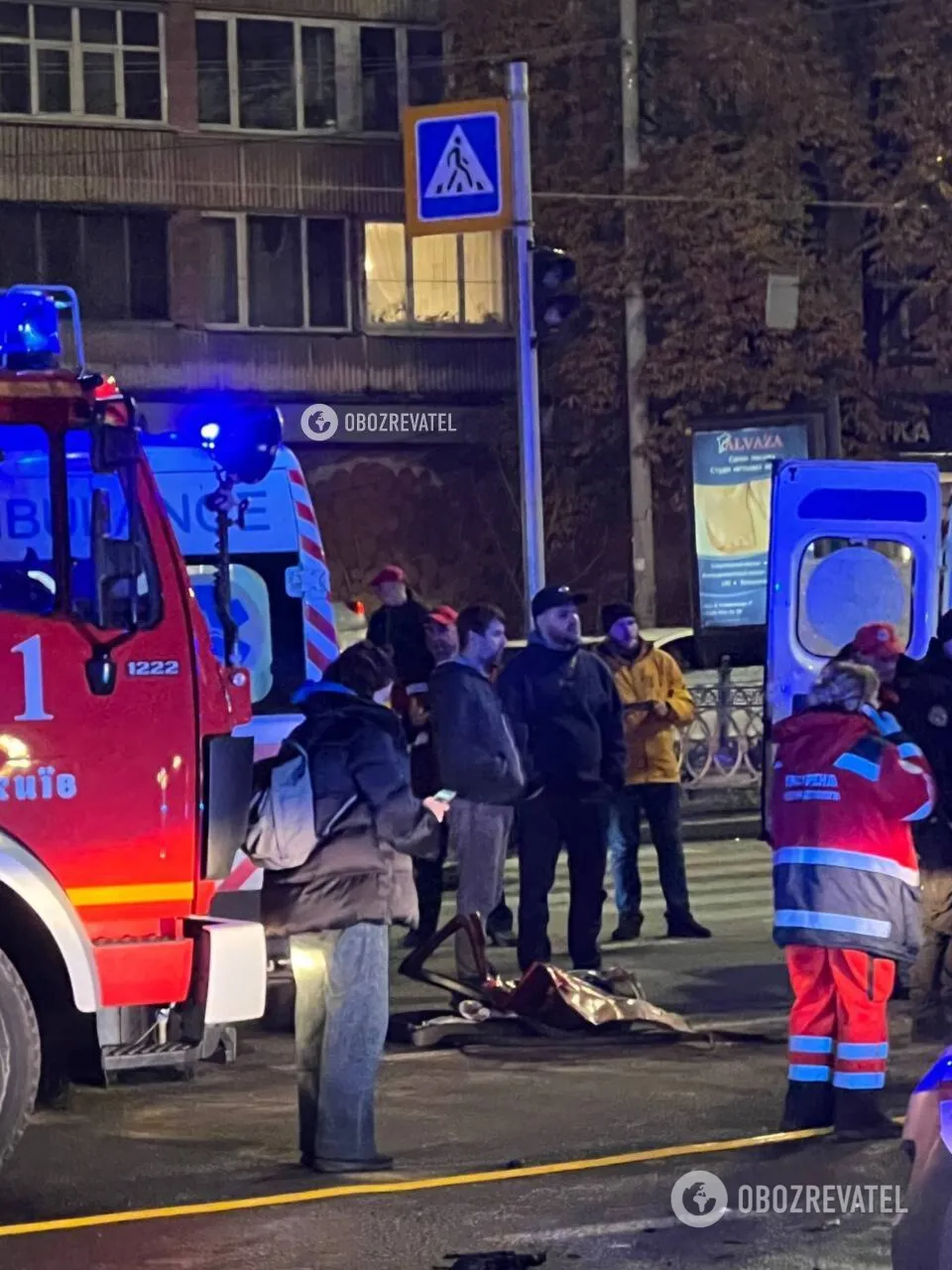 В Киеве на Печерске произошло серьезное ДТП: машины смяло, есть пострадавшие. Фото и видео