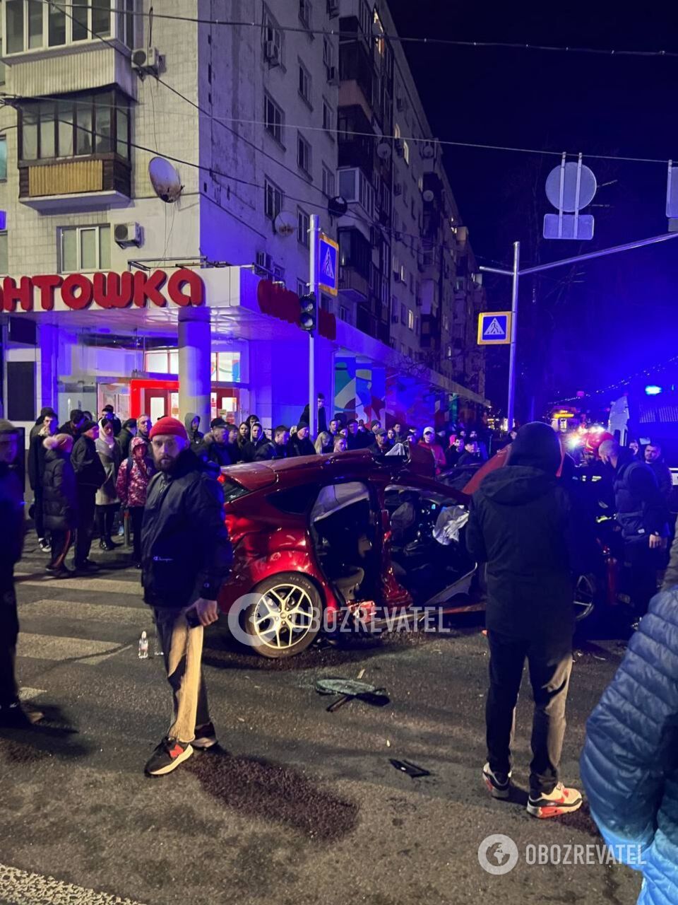 У Києві на Печерську трапилася серйозна ДТП: машини зім’яло, є потерпілі. Фото і відео dqxikeidqxidqeant